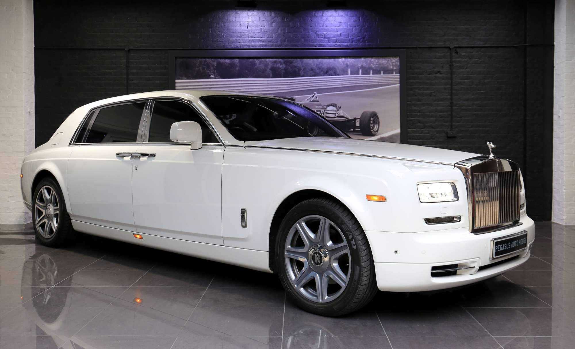 RollsRoyce Phantom 2023 Giá lăn bánh Hình ảnh  Mua trả góp