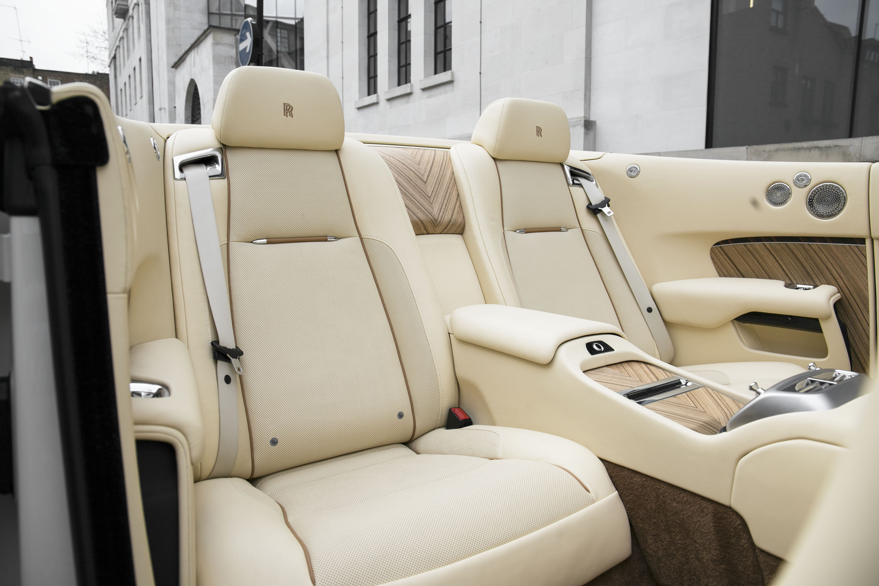 Giá xe RollsRoyce Phantom VIII trên 50 tỷ đồng của đại gia Sài thành
