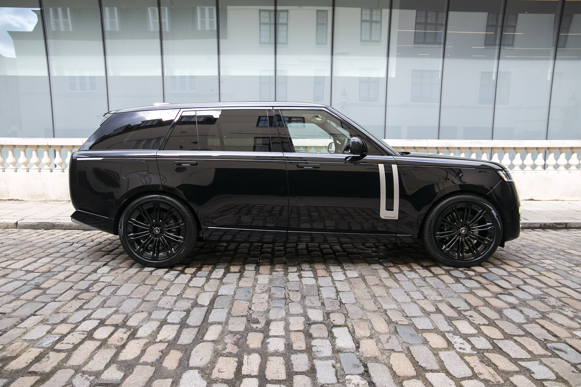 Land Rover Range Rover P530 LWB
